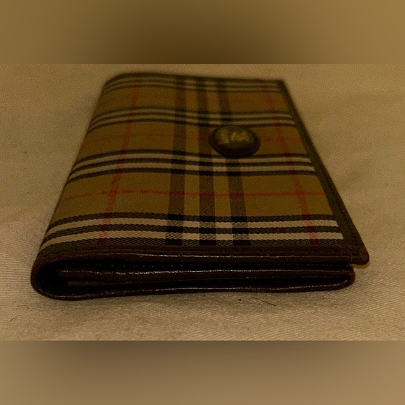 Burberry Vintage Nova Check Wallet in Tan and Black - Picture 5 of 9